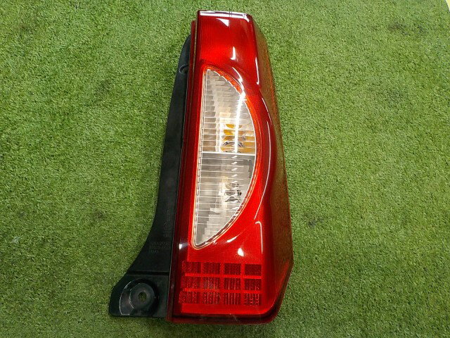 【中古】中古部品 アルト HA24V 右テールランプ 【3260200000-260422000115500】