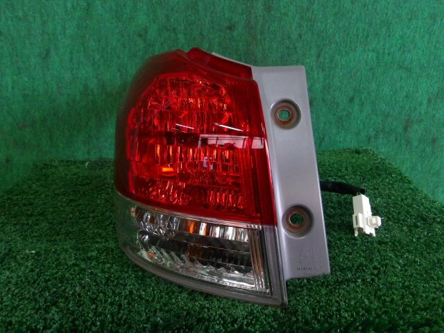 【中古】中古部品 ウィッシュ ZGE20W 左テールランプ 【3310420000-000002421915600】