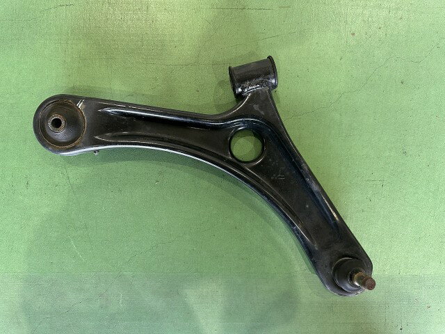 【中古】中古部品 R2 RC1 右フロントロアアーム 【3310590000-202604093651720】