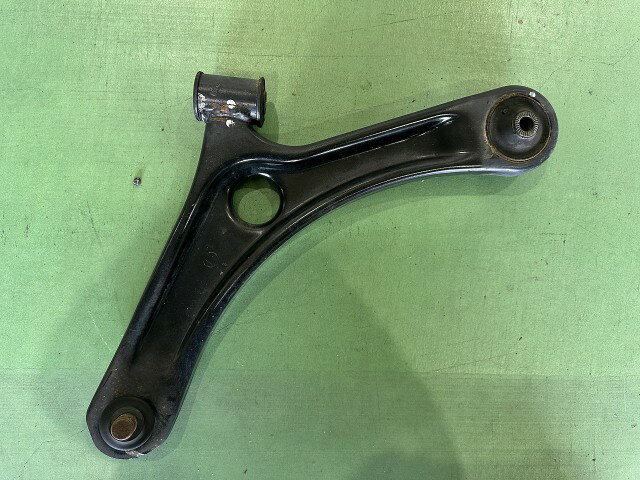 【中古】中古部品 R2 RC1 左フロントロアアーム 【3310590000-202604093651740】