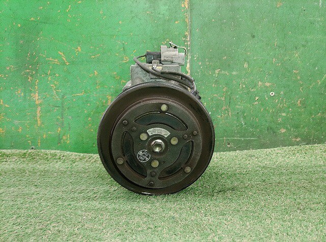 【中古】中古部品 ヴィッツ NCP10 A/Cコンプレッサー 【3330150100-000026310360700】