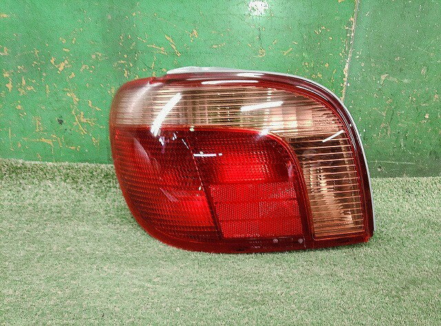 【中古】中古部品 ヴィッツ NCP10 左テールランプ 【3330150100-000026310315600】