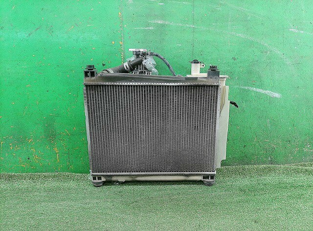 【中古】中古部品 ヴィッツ NCP10 ラジエータ 【3330150100-000026310320400】