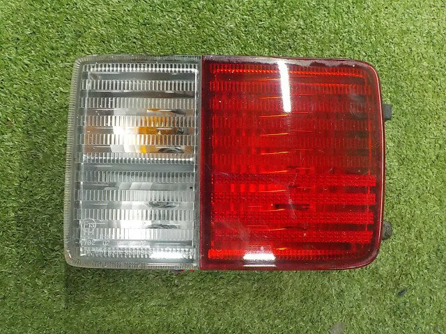 【中古】中古部品 NV100クリッパー DR17V 右テールランプ 【3260200000-260430000215500】