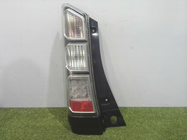【中古】中古部品 N−BOX JF1 左テールランプ 【3310090100-202604109215600】