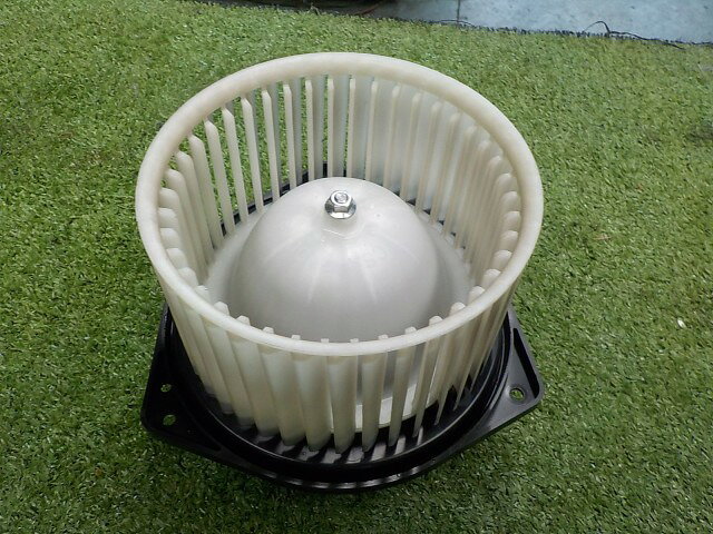 【中古】中古部品 デリカD5 CV5W ヒーターブロアモーター 【3260200000-2604300004...