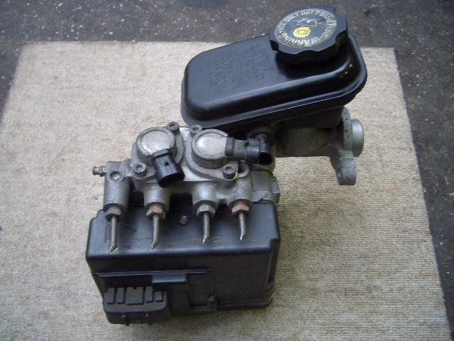 【中古】中古部品 ポンティアック グランダム VB22E ABSアクチュエーター 【3310070100-000805332142500】
