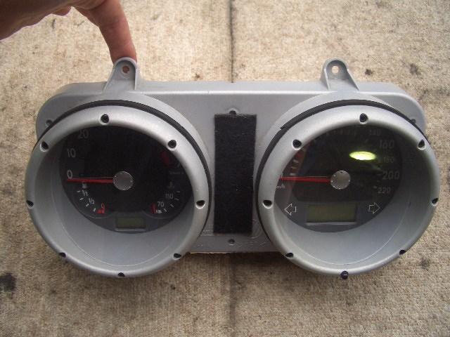 【中古】中古部品 VW ルポ 6XBBY スピードメーター 【3310070100-000841735261400】