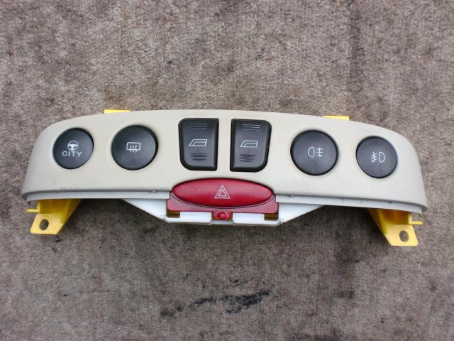 【中古】中古部品 フィアット プント 188A5 パワーウインドウスイッチ 【3310070100-000938893061900】