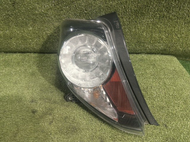 【中古】中古部品 ヴィッツ NCP131 左テールランプ 【3260300000-260515000615600】
