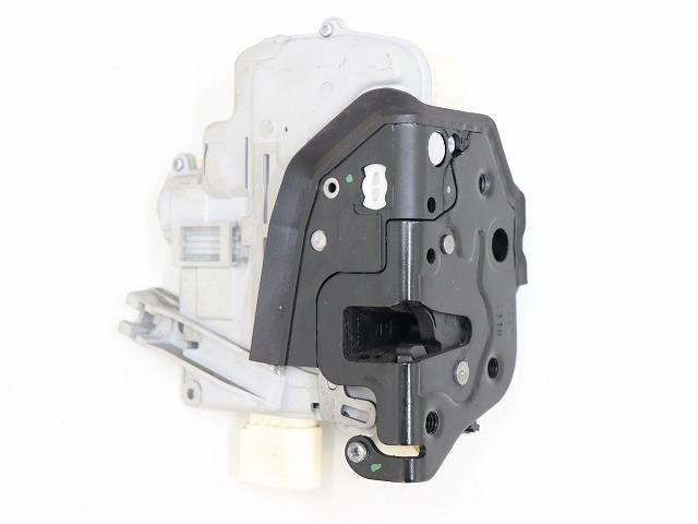 【中古】中古部品 アウディ A3 8PCAX ドアロックソレノイド 【3310070100-001675228964550】