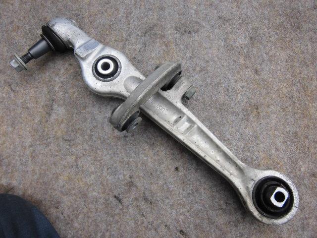 【中古】中古部品 アウディ A4 8EALT 左フロントロアアーム 【3310070100-001052587251740】