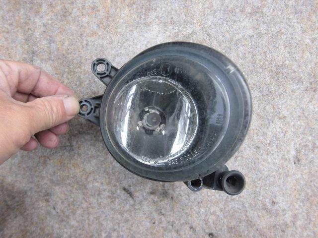 【中古】中古部品 アウディ A4 8EALT 右フォグランプ 【3310070100-001052585110850】