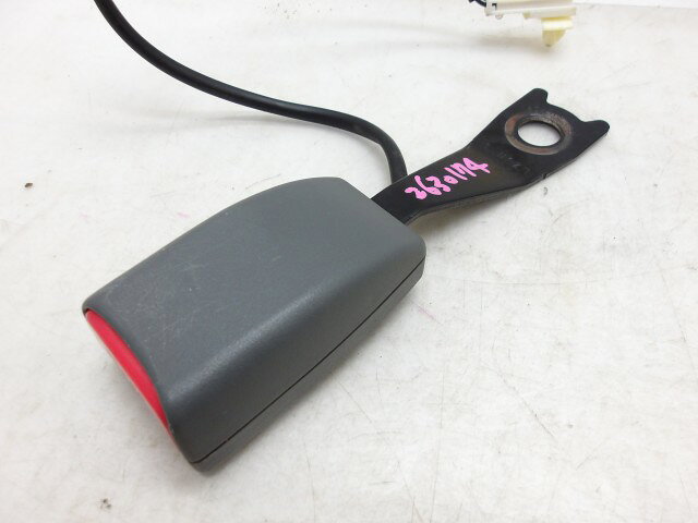 メーカー 三菱 車名 ミニカ 型式類別 12175-0018 グレード ライラ 認定型式 GBD-H42V 車両タイプ 3ドアハッチバック 年式 H17/12 シフト 3FT 駆動 4×2 通称型式 H42VMKME エンジン型式 3G83 ミッション型式 アクスル型式 車体色 シンフォニックシルバーメタリック 車体色No A26 トリム色No 42T 走行距離(Km) 143,452 メーカー純正品番 MN112974HA 部品メーカー品番 保証 0ヶ月/0km 付加情報 運転席キャッチのみです。MN112974HA;傷多数 商品情報 ※純正番号およびモデル番号は参考としてください。※リビルト部品を購入される際のお願い【再生部品】と表示されているものをリビルト部品と呼んでいます。リビルト部品の場合には、交換時に取り外した部品をご返却していただく場合があります。詳しくはこちら※大物商品(ドア・ボンネット・バンパー等)は個人宅への配送ができない場合がございます。その場合、最寄りの配送業者支店止め等の対応となりますので、あらかじめご了承ください。 ページ上部へ【中古】中古部品 ミニカ H42V シートベルト 【3310250100-000263017477150】