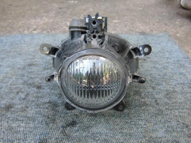 【中古】中古部品 BMW 3シリーズ AY20 右フォグランプ 【3310070100-001026353510850】