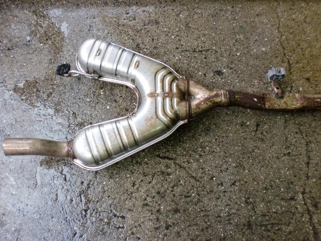 【中古】中古部品 BMW 5シリーズ DD25 エキゾーストセンターマフラー 【3310070100-000934758522300】