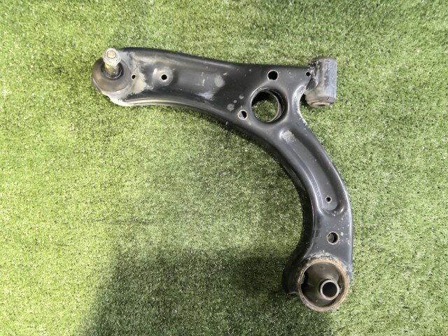 【中古】中古部品 ムーヴ LA150S 左フロントロアアーム 【3260070000-260526000251740】