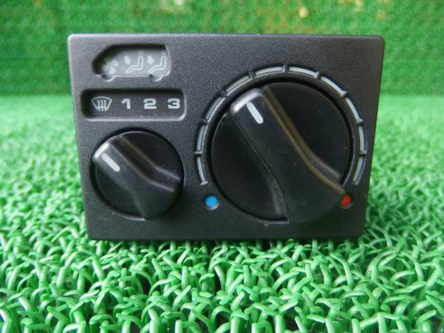 【中古】中古部品 VW ヴァナゴン 70ACU A/Cスイッチパネル 【3310070100-001369036660900】