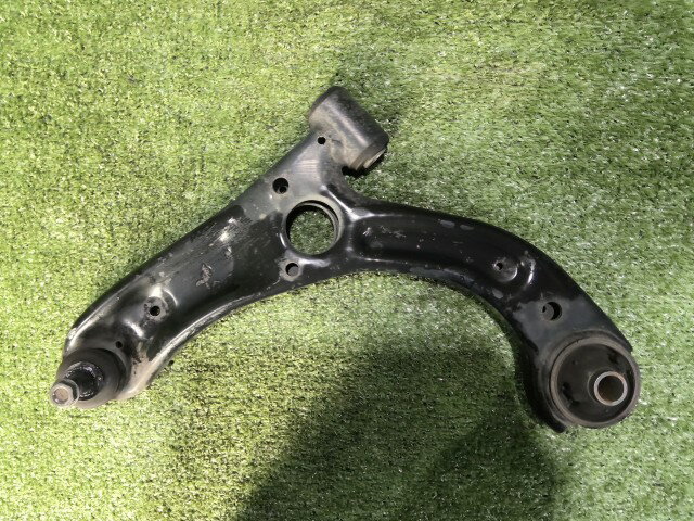 【中古】中古部品 ムーヴキャンバス LA800S 左フロントロアアーム 【3260070000-260527000351740】
