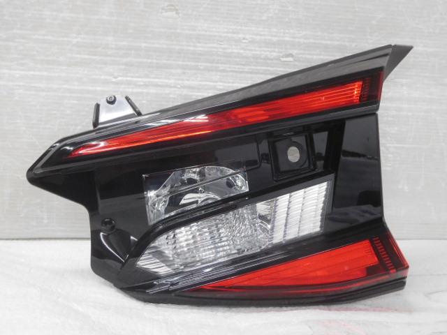 【中古】中古部品 インプレッサ GU6 右フィニッシャーパネル 【3380050000-000038396415210】