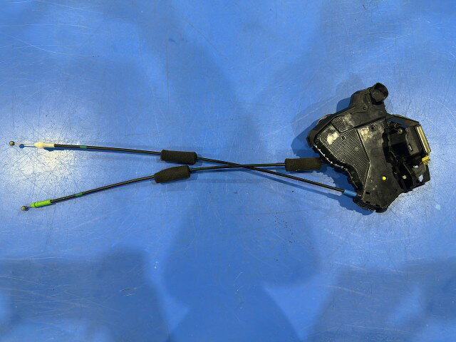 【中古】中古部品 カローラルミオン NZE151N 左フロントドアロックソレノイド 【3310590000-202605058164560】