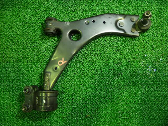 【中古】中古部品 ボルボ 40シリーズ MB5244 右フロントロアアーム 【3310070100-001346424551720】