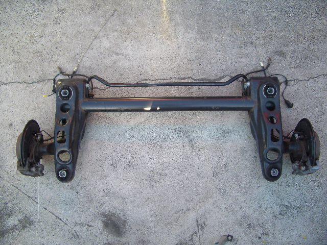 【中古】中古部品 ベンツ バネオ 414700 リアアクスルビーム 【3310070100-000828420653500】