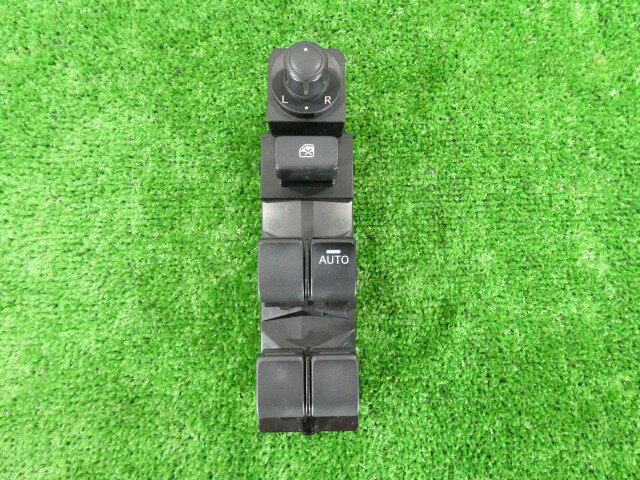 【中古】中古部品 CX−5 KE2FW パワーウインドウスイッチ 【3260250000-000026063561900】