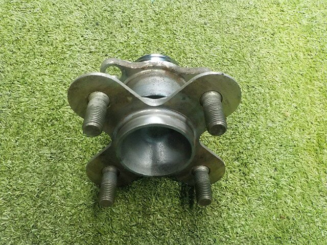 【中古】中古部品 ミラジーノ L650S リアハブ 【3260200000-260611000444470】
