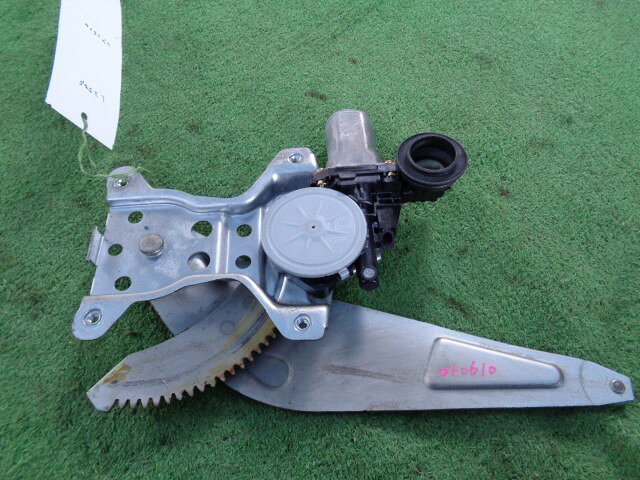 【中古】中古部品 ミラ L250S 右リアドアレギュレータ・モーター 【3340030100-007...