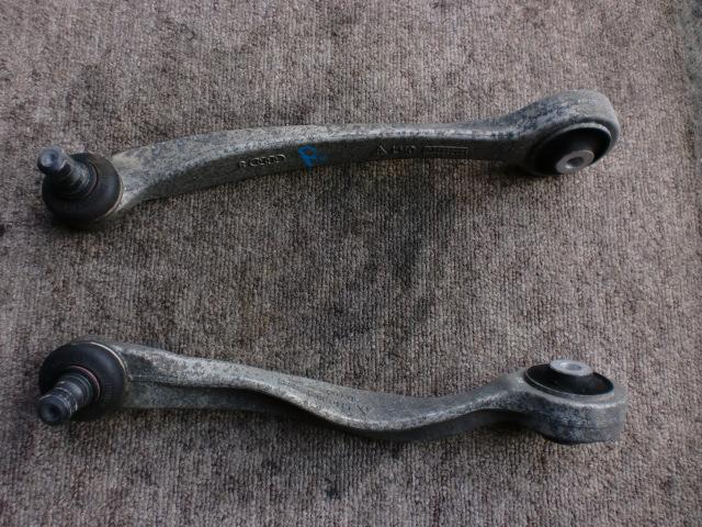 【中古】中古部品 アウディ A4 8EALT 右フロントアッパアーム 【3310070100-000995037251730】