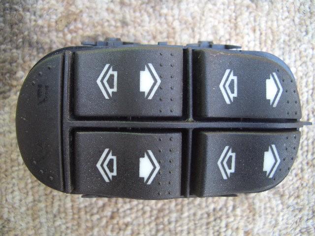 【中古】中古部品 フォード フォーカス WF0FYD パワーウインドウスイッチ 【3310070100-000822378561900】