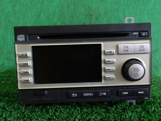 メーカー ホンダ 車名 ライフ 型式類別 16199-0003 グレード G 認定型式 DBA-JC1 車両タイプ 5ドアハッチバック 年式 H20/11 シフト 4DT 駆動 通称型式 JC1 エンジン型式 P07A ミッション型式 アクスル型式 車体色 プレミアムホワイトパール 車体色No NH624P トリム色No 走行距離(Km) 90,700 メーカー純正品番 39100-SZH-J51 部品メーカー品番 123000-14500101 保証 1ヶ月/1000km 付加情報 FM,AM,CD、作動テストOK；画像参照,使用感あり 商品情報 ※純正番号およびモデル番号は参考としてください。※リビルト部品を購入される際のお願い【再生部品】と表示されているものをリビルト部品と呼んでいます。リビルト部品の場合には、交換時に取り外した部品をご返却していただく場合があります。詳しくはこちら※大物商品(ドア・ボンネット・バンパー等)は個人宅への配送ができない場合がございます。その場合、最寄りの配送業者支店止め等の対応となりますので、あらかじめご了承ください。 ページ上部へ【中古】中古部品 ライフ JC1 オーディオ 【3310420000-000002431161050】