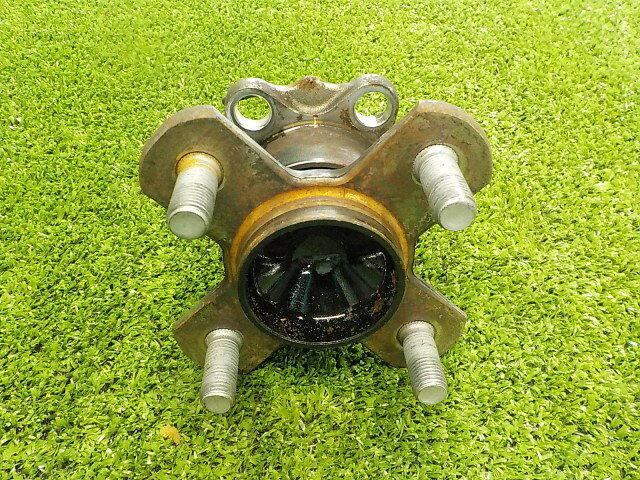 【中古】中古部品 ウェイク LA700S リアハブ 【3260200000-260707000144471】