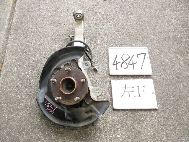 メーカー トヨタ 車名 レクサス IS 型式類別 17525-0001 グレード IS300H バージョンL 認定型式 DAA-AVE30 車両タイプ 4ドアセダン 年式 H27/6 シフト CVT 駆動 4×2 通称型式 AVE30AEXLHL エンジン型式 2AR-FSE ミッション型式 アクスル型式 車体色 ホワイトパールクリスタルシャイン 車体色No 077 トリム色No LA20 走行距離(Km) 267,913 メーカー純正品番 43202-53010 部品メーカー品番 保証 1ヶ月/1000km 付加情報 2WD/　ローターキャリパー欠品　ABSセンサーツキ　CP4847 商品情報 ※純正番号およびモデル番号は参考としてください。※リビルト部品を購入される際のお願い【再生部品】と表示されているものをリビルト部品と呼んでいます。リビルト部品の場合には、交換時に取り外した部品をご返却していただく場合があります。詳しくはこちら※大物商品(ドア・ボンネット・バンパー等)は個人宅への配送ができない場合がございます。その場合、最寄りの配送業者支店止め等の対応となりますので、あらかじめご了承ください。 ページ上部へ【中古】中古部品 レクサス IS AVE30 左フロントナックルハブ 【3500170000-260718504544340】