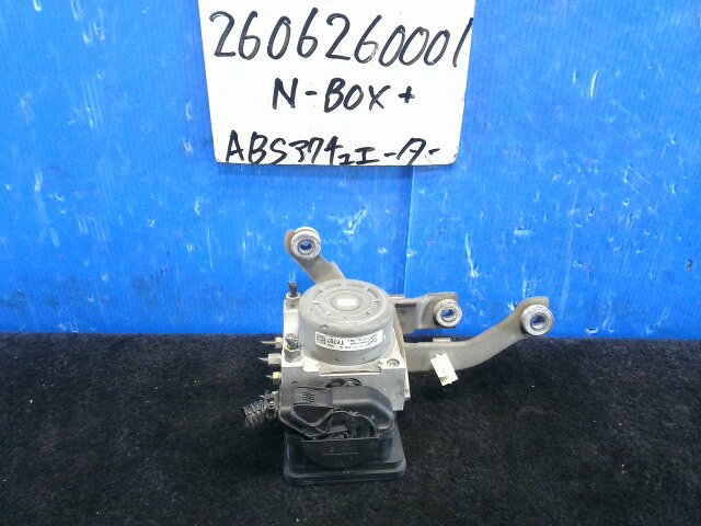 メーカー ホンダ 車名 N−BOX ＋ 型式類別 17075-0007 グレード G Lパッケージ 認定型式 DBA-JF1 車両タイプ 5ドアハッチバック 年式 H24/7 シフト CVT 駆動 通称型式 JF1 エンジン型式 S07A ミッション型式 アクスル型式 車体色 プレミアムホワイトパール 車体色No NH624P トリム色No L 走行距離(Km) 68,433 メーカー純正品番 57110-TY7-972 部品メーカー品番 保証 1ヶ月/1000km 付加情報 68,433km走行、診断機テストOK,Ate,現物品番28.5153-5600.3 商品情報 ※純正番号およびモデル番号は参考としてください。※リビルト部品を購入される際のお願い【再生部品】と表示されているものをリビルト部品と呼んでいます。リビルト部品の場合には、交換時に取り外した部品をご返却していただく場合があります。詳しくはこちら※大物商品(ドア・ボンネット・バンパー等)は個人宅への配送ができない場合がございます。その場合、最寄りの配送業者支店止め等の対応となりますので、あらかじめご了承ください。 ページ上部へ【中古】中古部品 N−BOX ＋ JF1 ABSアクチュエーター 【3310220100-260626000142500】