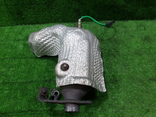 メーカー ダイハツ 車名 ムーヴラテ 型式類別 12563-0001 グレード L 4WD 認定型式 CBA-L560S 車両タイプ 5ドアハッチバック 年式 H17/5 シフト 4CT 駆動 4×4 通称型式 L560SGPMF エンジン型式 EF-VE ミッション型式 アクスル型式 車体色 桃 ライトローズメタリック 車体色No T16 トリム色No FB14 走行距離(Km) 139,090 メーカー純正品番 17140-97245 部品メーカー品番 保証 1ヶ月/1000km 付加情報 インジェクション,スチール,センサー付,サビ有,打刻無 商品情報 ※純正番号およびモデル番号は参考としてください。※リビルト部品を購入される際のお願い【再生部品】と表示されているものをリビルト部品と呼んでいます。リビルト部品の場合には、交換時に取り外した部品をご返却していただく場合があります。詳しくはこちら※大物商品(ドア・ボンネット・バンパー等)は個人宅への配送ができない場合がございます。その場合、最寄りの配送業者支店止め等の対応となりますので、あらかじめご了承ください。 ページ上部へ【中古】中古部品 ムーヴラテ L560S エキゾーストマニホールド 【3330420100-260730000520160】