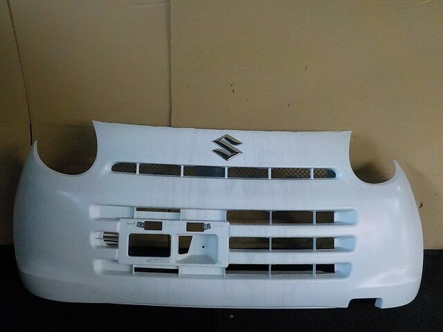 メーカー スズキ 車名 アルト 型式類別 16405-0007 グレード VP 認定型式 HBD-HA25V 車両タイプ 5ドアハッチバック 年式 H26/8 シフト 4FT 駆動 4×2 通称型式 HA25VAGPV-3 エンジン型式 K6A ミッション型式 アクスル型式 車体色 白 スペリアホワイト 車体色No 26U トリム色No C01 走行距離(Km) 66,765 メーカー純正品番 71711-64L50-R7E 部品メーカー品番 71711-64L5 保証 0ヶ月/0km 付加情報 バン用　材料着色タイプ,交換歴あり 商品情報 (1)[2,擦り傷,線キズB1cm.B0.5cm2個](1)[2-5-8,擦り傷,B　多数](2)[1,擦り傷,B1cm](2)[全体,その他,水垢、汚れ](3)[全体,サイトソウ,] ※純正番号およびモデル番号は参考としてください。※リビルト部品を購入される際のお願い【再生部品】と表示されているものをリビルト部品と呼んでいます。リビルト部品の場合には、交換時に取り外した部品をご返却していただく場合があります。詳しくはこちら※大物商品(ドア・ボンネット・バンパー等)は個人宅への配送ができない場合がございます。その場合、最寄りの配送業者支店止め等の対応となりますので、あらかじめご了承ください。 ページ上部へ【中古】中古部品 アルト HA25V フロントバンパー 【3260200000-260826000610100】
