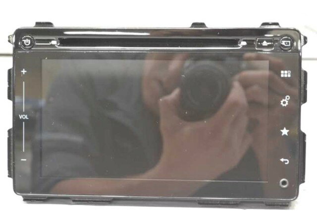 メーカー スズキ 車名 ハスラー 型式類別 18096-0004 グレード X 認定型式 DAA-MR41S 車両タイプ 5ドアハッチバック 年式 H27/5 シフト CVT 駆動 通称型式 MR41SHBXB-RW エンジン型式 R06A ミッション型式 アクスル型式 車体色 パッションオレンジ/ホワイト 車体色No A7K トリム色No C26 走行距離(Km) 266,455 メーカー純正品番 39920-65P01-0CE 部品メーカー品番 39920-65P01-0CE 保証 1ヶ月/1000km 付加情報 メモリーナビ 地図2015年 フルセグ,全体小キズウスキズ多少有　取付OK　10R-04-13532 商品情報 ※純正番号およびモデル番号は参考としてください。※リビルト部品を購入される際のお願い【再生部品】と表示されているものをリビルト部品と呼んでいます。リビルト部品の場合には、交換時に取り外した部品をご返却していただく場合があります。詳しくはこちら※大物商品(ドア・ボンネット・バンパー等)は個人宅への配送ができない場合がございます。その場合、最寄りの配送業者支店止め等の対応となりますので、あらかじめご了承ください。 ページ上部へ【中古】中古部品 ハスラー MR41S カーナビゲーション 【3310580000-260918000861310】
