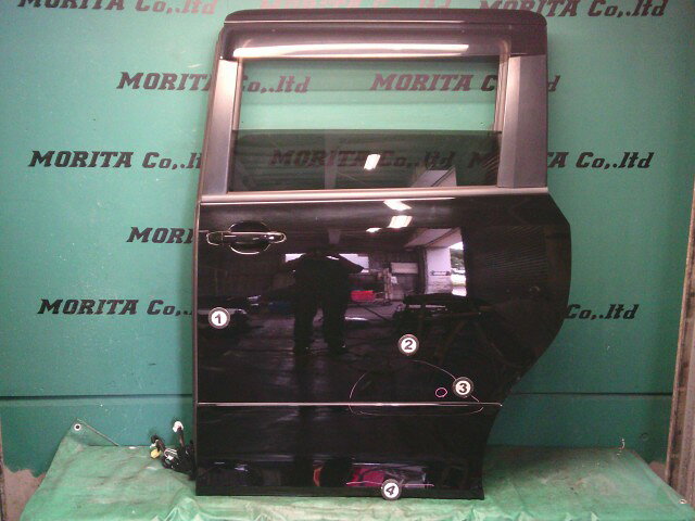 【中古】中古部品 ヴォクシー ZRR70W 左リアドア 【3330990500-260918000313400】