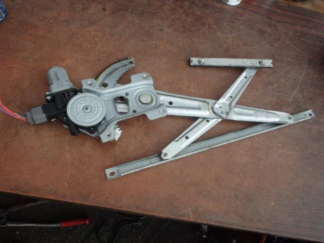 【中古】中古部品 ステラ RN1 右フロントドアレギュレータ・モーター 【3331010800-000019548413120】