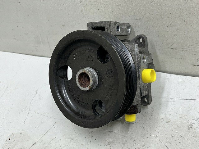 メーカー クライスラー 車名 ジープ グランドチェロキー 型式類別 00000-0000 グレード ラレード 4WD 認定型式 ABA-WK36 車両タイプ 5DJワゴン 年式 H23/7 シフト 5FT 駆動 4×4 通称型式 1C4RJF エンジン型式 G ミッション型式 アクスル型式 車体色 ガンメタリック ダークチャコール 車体色No PAV トリム色No F7X9 走行距離(Km) メーカー純正品番 05184643AE 部品メーカー品番 保証 1ヶ月/1000km 付加情報 油圧式/漏れ無し/ 商品情報 ※純正番号およびモデル番号は参考としてください。※リビルト部品を購入される際のお願い【再生部品】と表示されているものをリビルト部品と呼んでいます。リビルト部品の場合には、交換時に取り外した部品をご返却していただく場合があります。詳しくはこちら※大物商品(ドア・ボンネット・バンパー等)は個人宅への配送ができない場合がございます。その場合、最寄りの配送業者支店止め等の対応となりますので、あらかじめご了承ください。 ページ上部へ【中古】中古部品 ジープ グランドチェロキー WK36 パワステベーンポンプ 【3310070100-000090773343300】