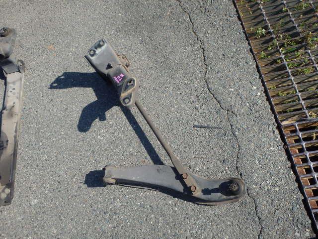 【中古】中古部品 ハイゼット S100V 右フロントロアアーム 【3331010800-001712247251720】