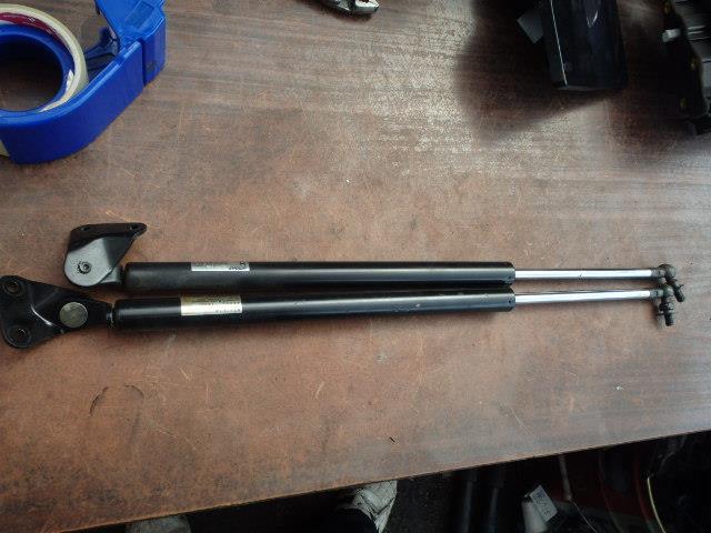 【中古】中古部品 エブリィ DA64W バックドアダンパー 【3331010800-001527001277250】