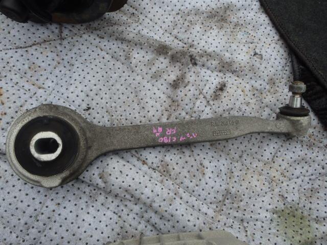 【中古】中古部品 ベンツ Cクラス 203246 右フロントロアアーム 【3331010800-001716860751720】