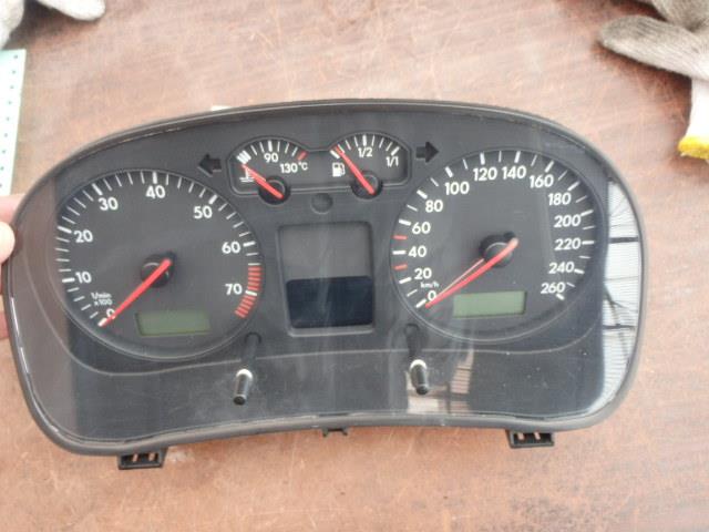 【中古】中古部品 VW ゴルフ 1JAZJ スピードメーター 【3331010800-001600973961400】
