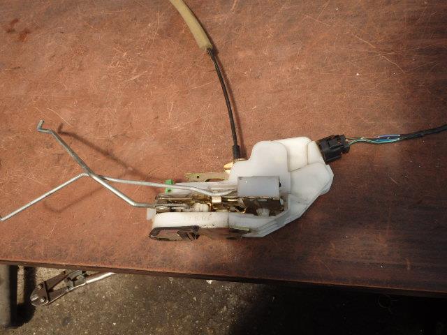 【中古】中古部品 パジェロ V75W 右フロントドアロックソレノイド 【3331010800-001682001664550】