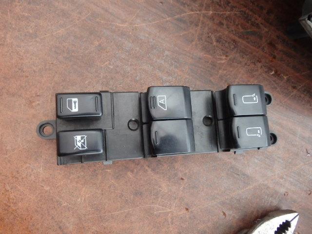 【中古】中古部品 エルグランド ME51 パワーウインドウスイッチ 【3331010800-001582145361900】