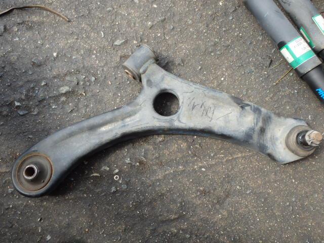 【中古】中古部品 ワゴンR MH23S 右フロントロアアーム 【3331010800-001534252451720】