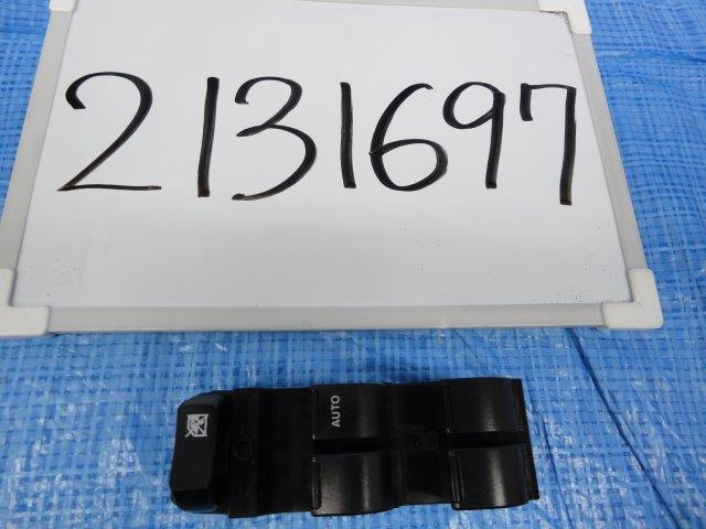 【中古】中古部品 ワゴンR MH23S パワーウインドウスイッチ 【3310390100-001696474761900】